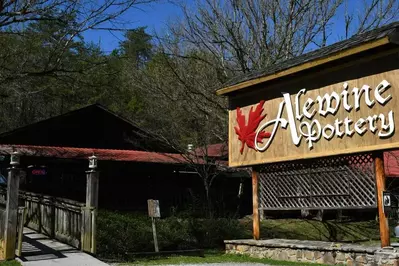 alewine pottery sign