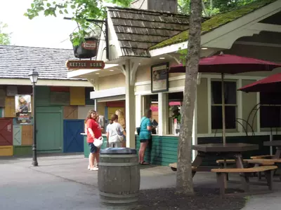 kettle corn snack spot in dollywood