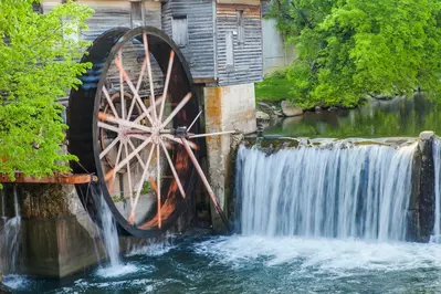 wheel at the old mill in pigeon forge