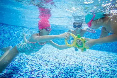 kids playing in an indoor pool in a pigeon forge cabin