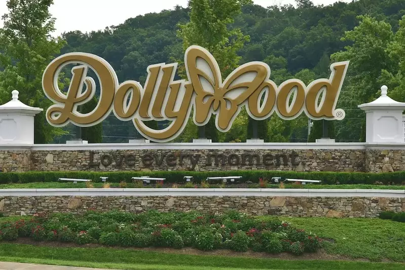 dollywood entance sign