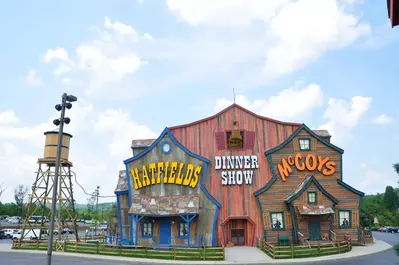 hatfield-and-mccoy-dinner