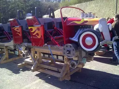 dollywood lightning rod cars