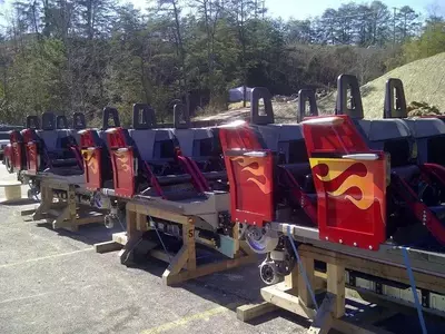 dollywood lightning rod cars