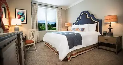 dollywood hotel room