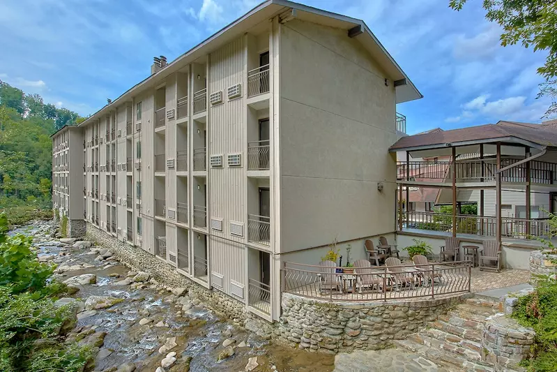 Sidney James Mountain Lodge in Gatlinburg