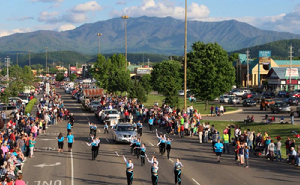 pigeon forge parade