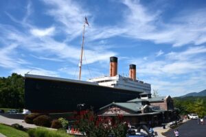 titanic museum on the pigeon forge parkway